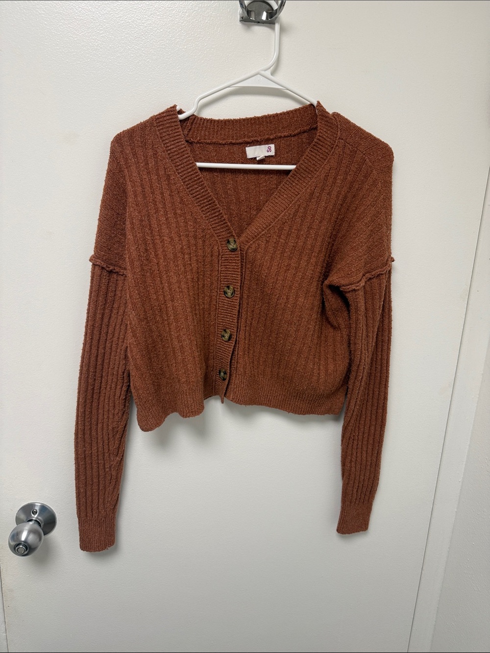 SO Ribbed Button-Front Cropped Cardigan in Rust Brown